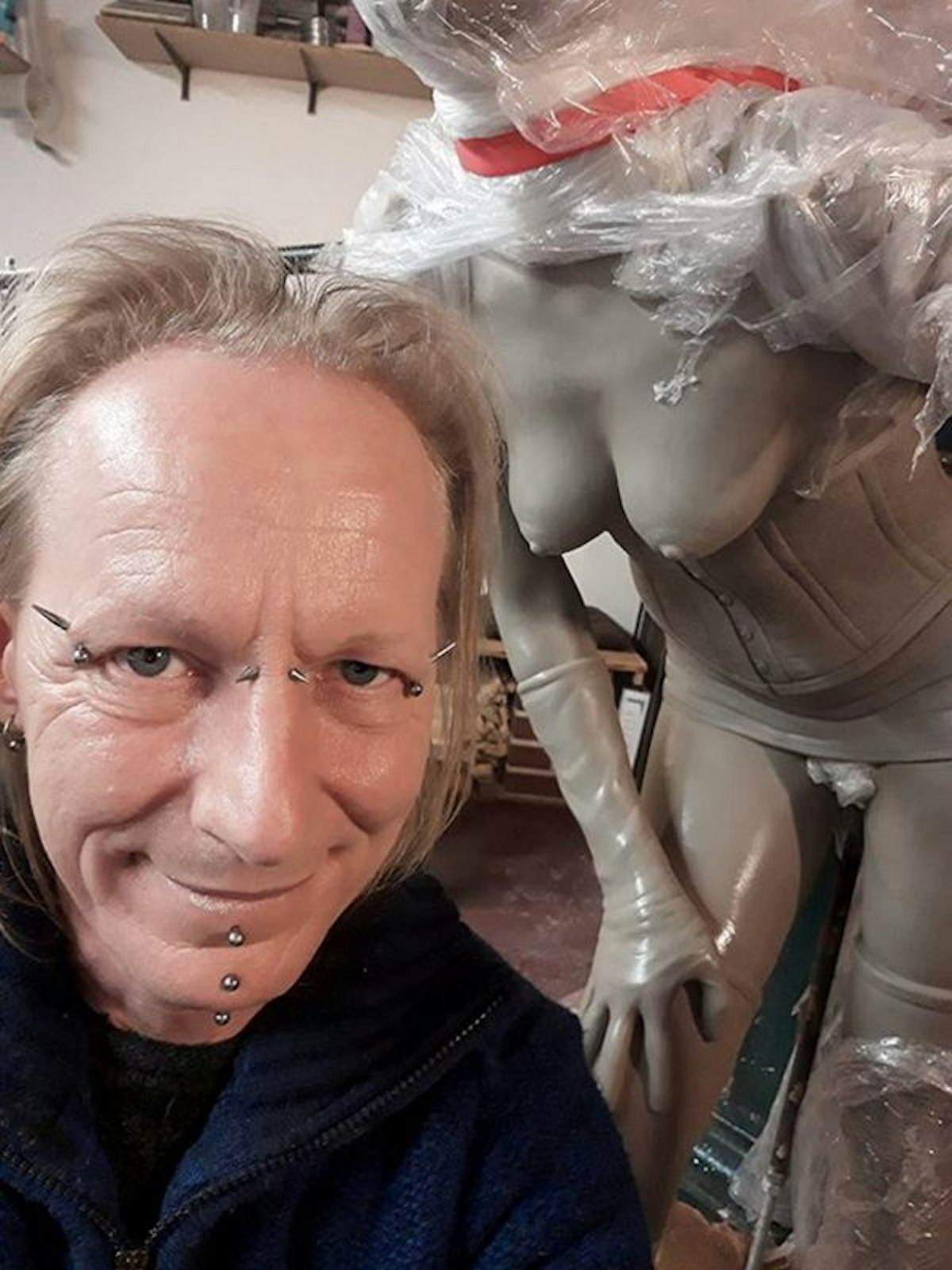 Etwa ein halbes Jahr hat der Künstler Manfred Holz in seinem Atelier in Buschbell an der Skulptur gearbeitet.