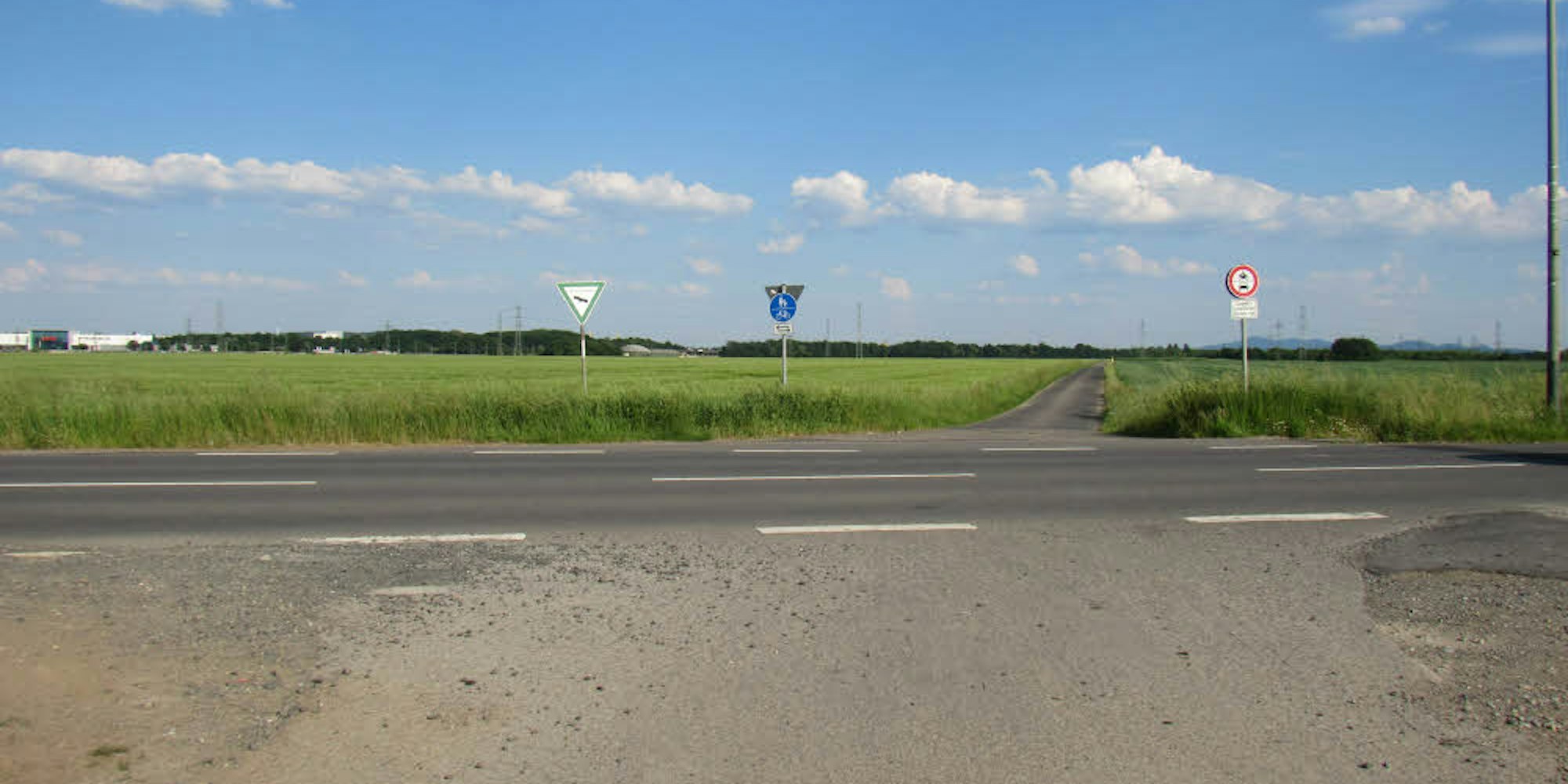In Richtung Siebengebirge statt zum Dom führt die angedachte Verlängerung der Houdainer Straße.