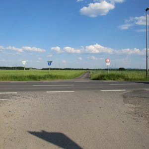 In Richtung Siebengebirge statt zum Dom führt die angedachte Verlängerung der Houdainer Straße.