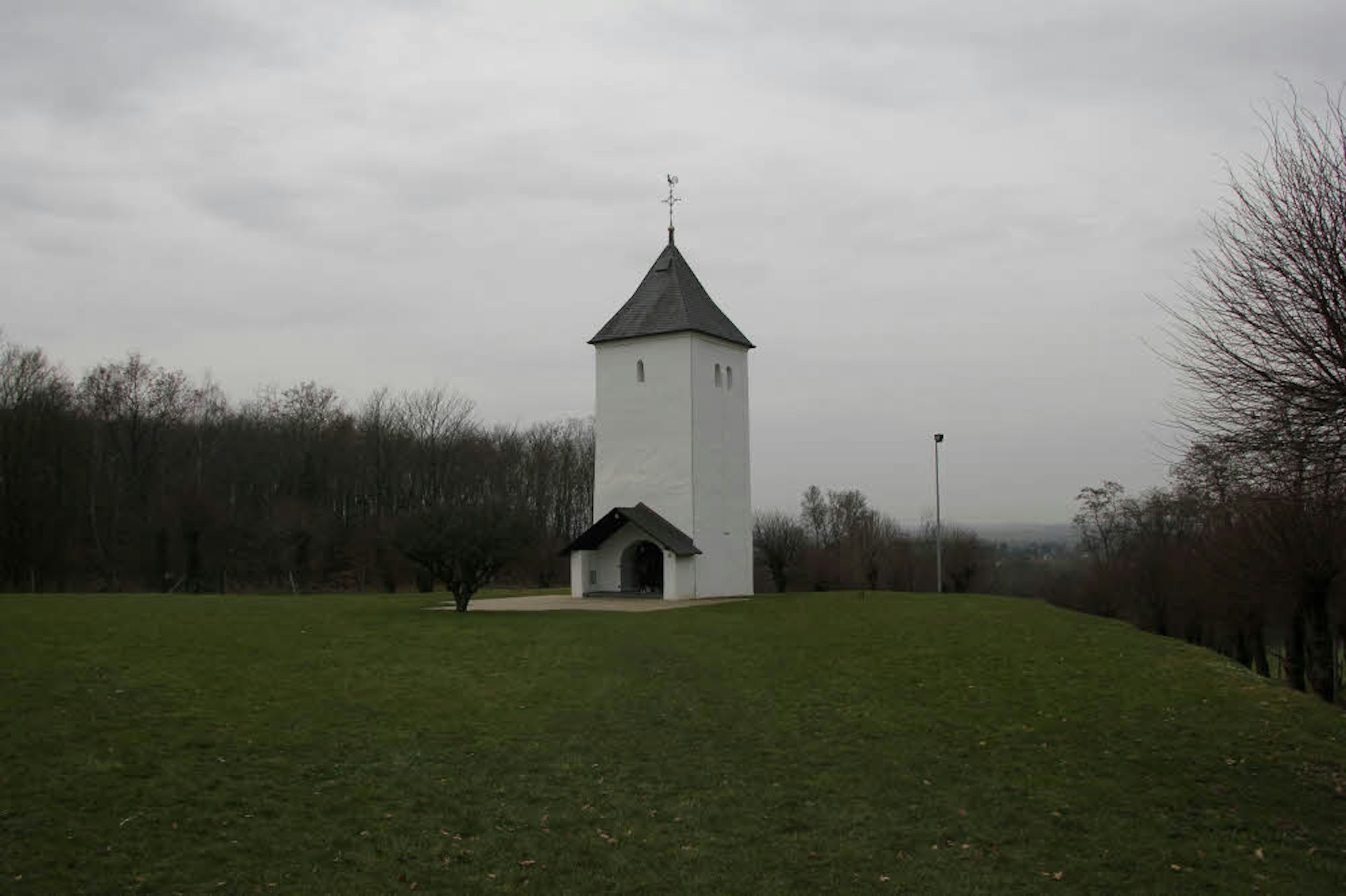 Der Swister Turm ist das Wahrzeichen der Gemeinde.