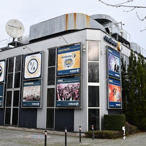 Die Nobeo Filmstudios in Hürth, in denen die RTL-Dschungelshow in diesem Jahr wegen Corona produziert wird.