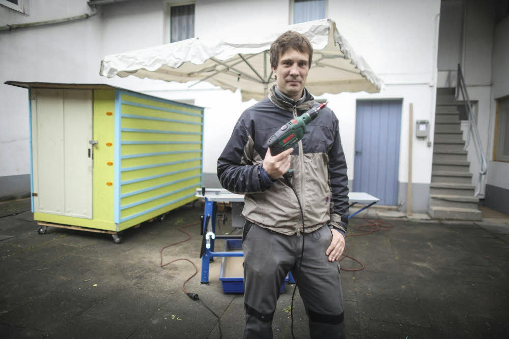 Sven Lüdeke baut Wohnboxen für Obdachlose, die sonst unter freiem Himmel schlafen müssten.