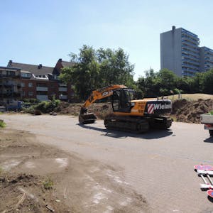 An der Augsburger Straße in Sindorf wurde ein Parkplatz gesperrt, damit dort Häuser gebaut werden können.