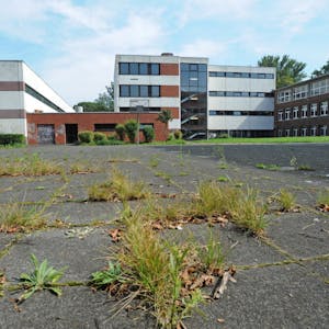 Diese Gebäudereihe der Realschule Am Stadtpark soll nach Ansicht der Stadtverwaltung komplett abgerissen werden.