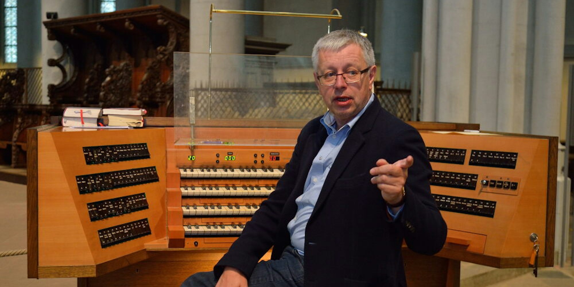 Professor Wolfgang Seifen näherte sich der Musik zunächst über den Klang, nicht über die Technik. Das ist auch bei der Internationalen Orgelakademie im Altenberger Dom von Vorteil.