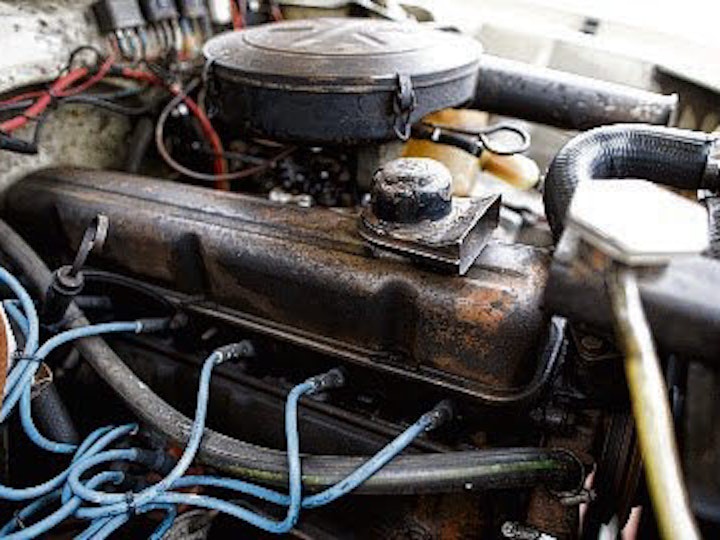 Der Sechs-Zylinder-Motor schnurrt wie ein Kätzchen.