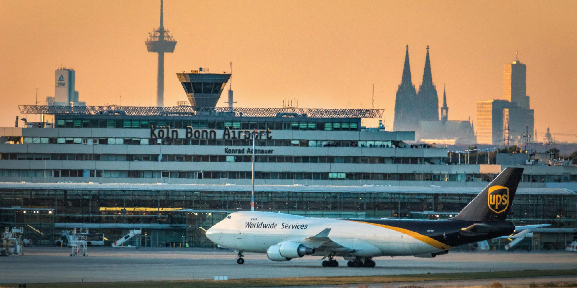 Flughafen Köln Bonn HEINEKAMP