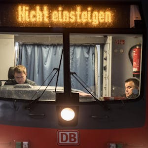 Hoffentlich kommt die Ablösung: In NRW fallen immer wieder Züge aus, weil Lokführer fehlen.