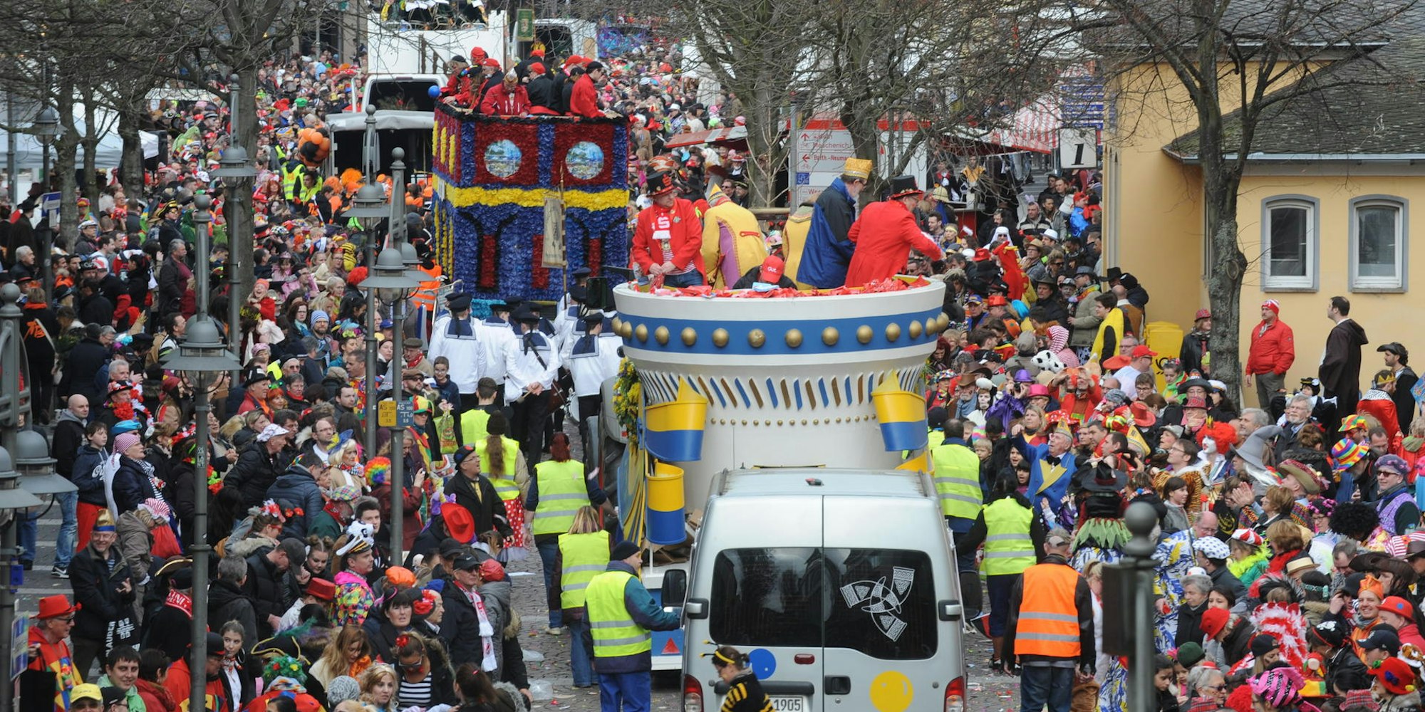 Der Festausschuss Brühler Karneval rechnet mit Kosten für Zug am Sonntag in Höhe von rund 15 000 Euro.
