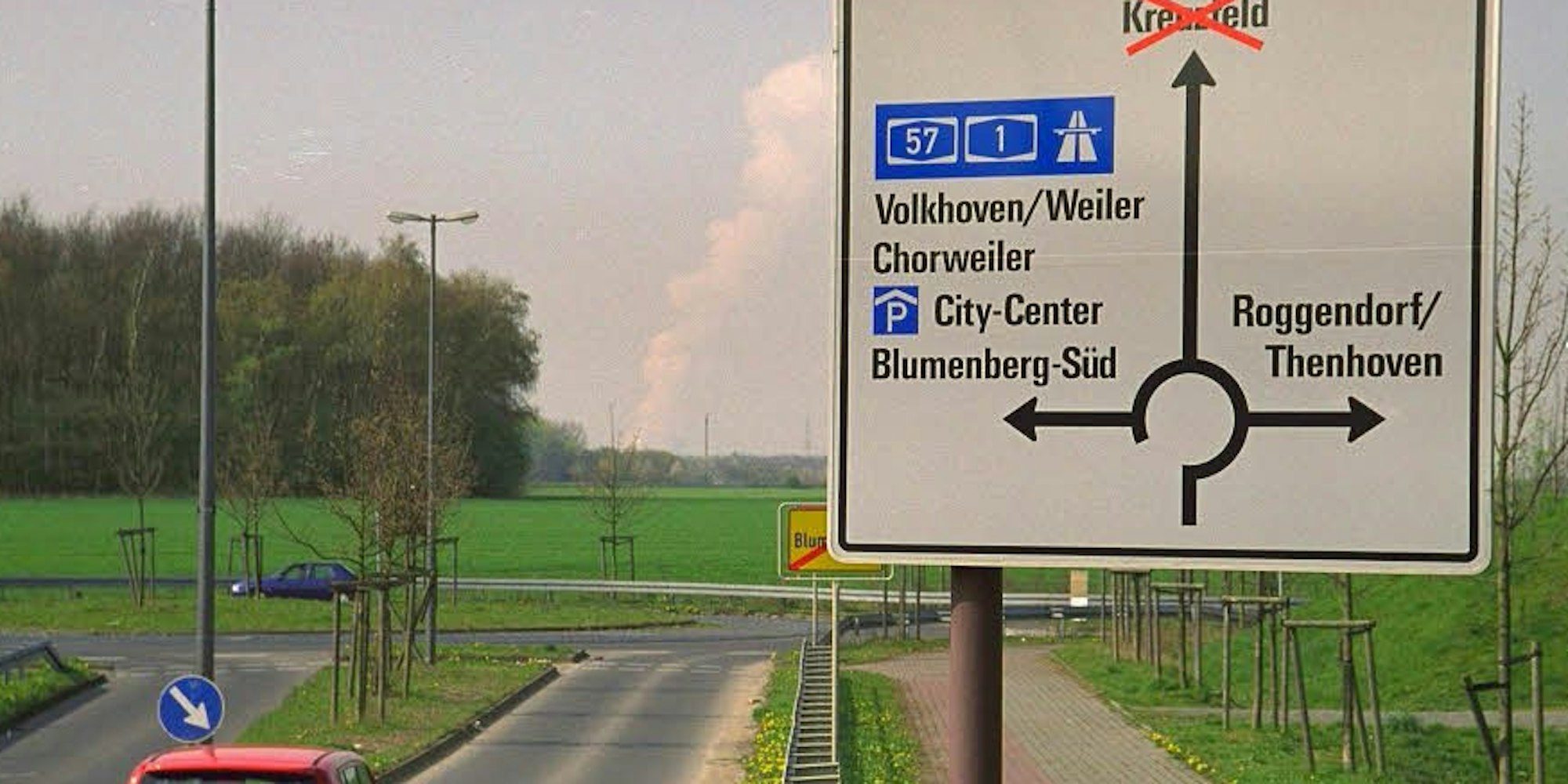Bis vor einigen Jahren war der Name Kreuzfeld bereits auf Straßenschildern zu lesen.