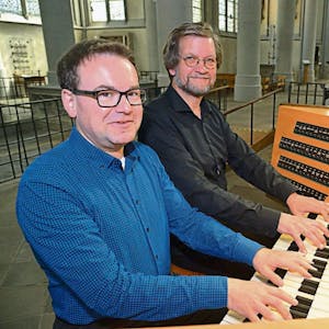 Gemeinsame Sache machen die Domorganisten Rolf Müller (l.) und Andreas Meisner beim Neujahrskonzert. Ab 2020 gibt es nun auch ein gemeinsames Jahresprogramm der Dommusik. 