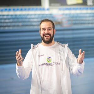 Die Aufgabe als Leiter Sport der Handballschule Oberberg macht dem neuen A-Lizenz-Inhaber Philipp Wilhelm richtig Spaß.