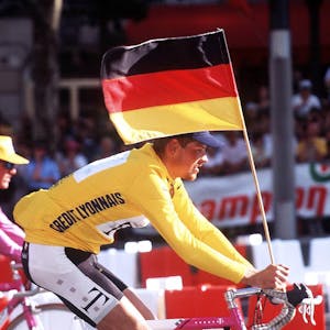 Jan Ullrich mit Fahne