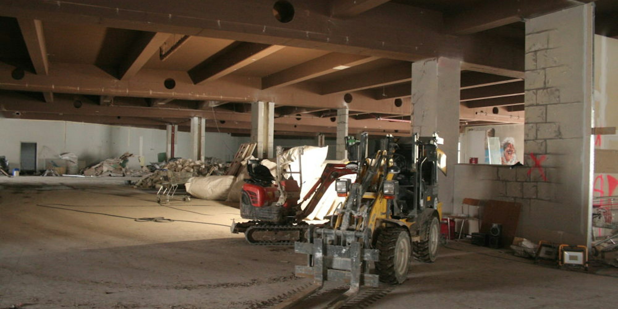 Der frühere Toom-Markt wird entkernt und zum Lindenkarree umgebaut.