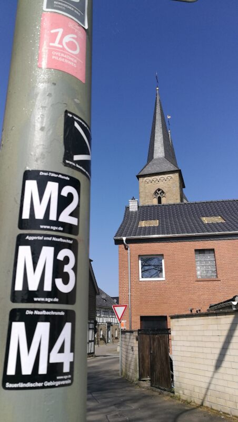  Erstmals im Gelände ausgewiesen werden dabei die vier seit 2015 bestehenden Marialindener Rundwanderwege M1 bis M4.