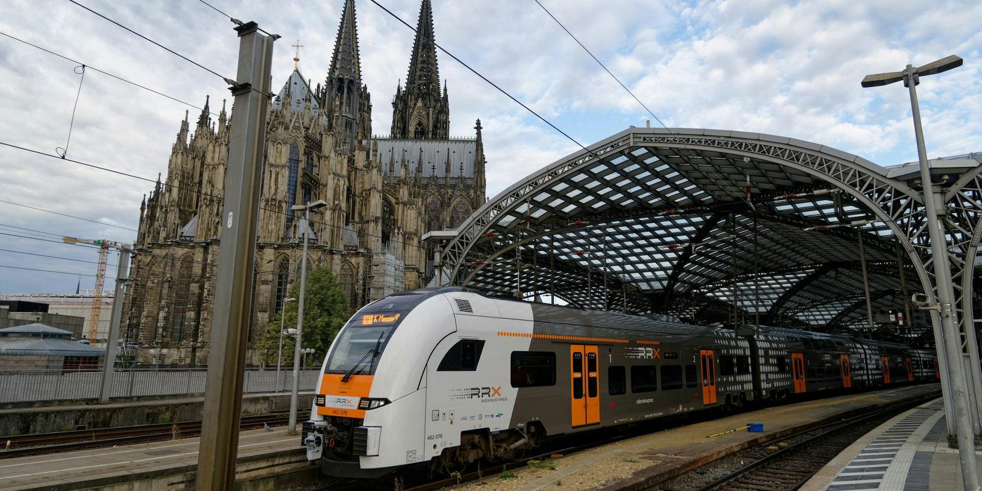 Zug Köln Bhf dpa