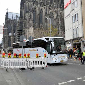 Auf die Reisebusse am Fuße des Doms kann Domdechant Robert Kleine gut verzichten. Er begrüßt ausdrücklich das neue Konzept, nachdem die Busse an der Goldgasse halten sollen.