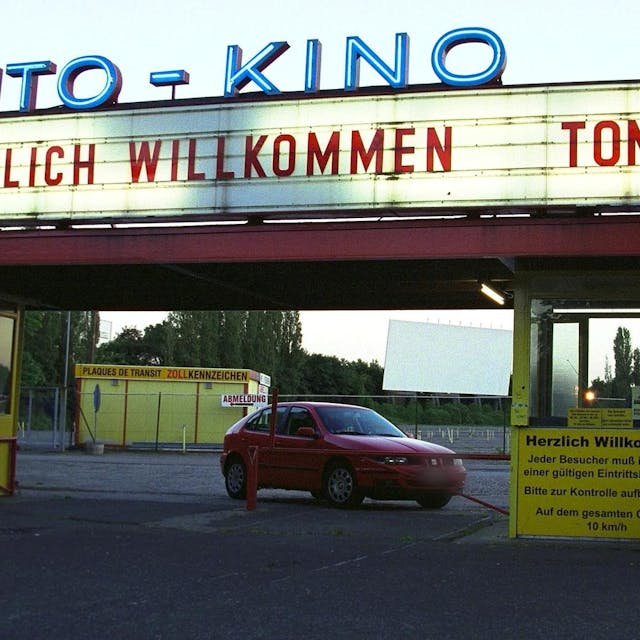 Der Eingang des Autokinos in Porz.