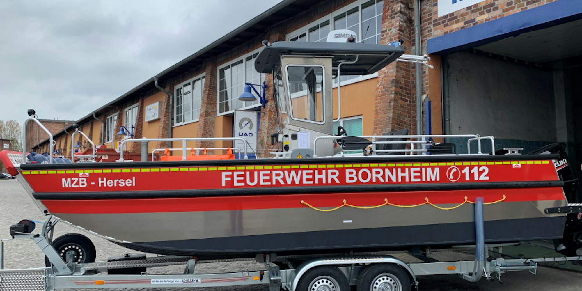 Das neue Boot für die Löschgruppe Hersel hat einen überdachten Steuerstand.