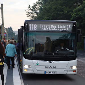 Am KVB-Bahnhof in Brühl Mitte fahren in den nächsten zwei Wochen Busse statt Straßenbahnen.