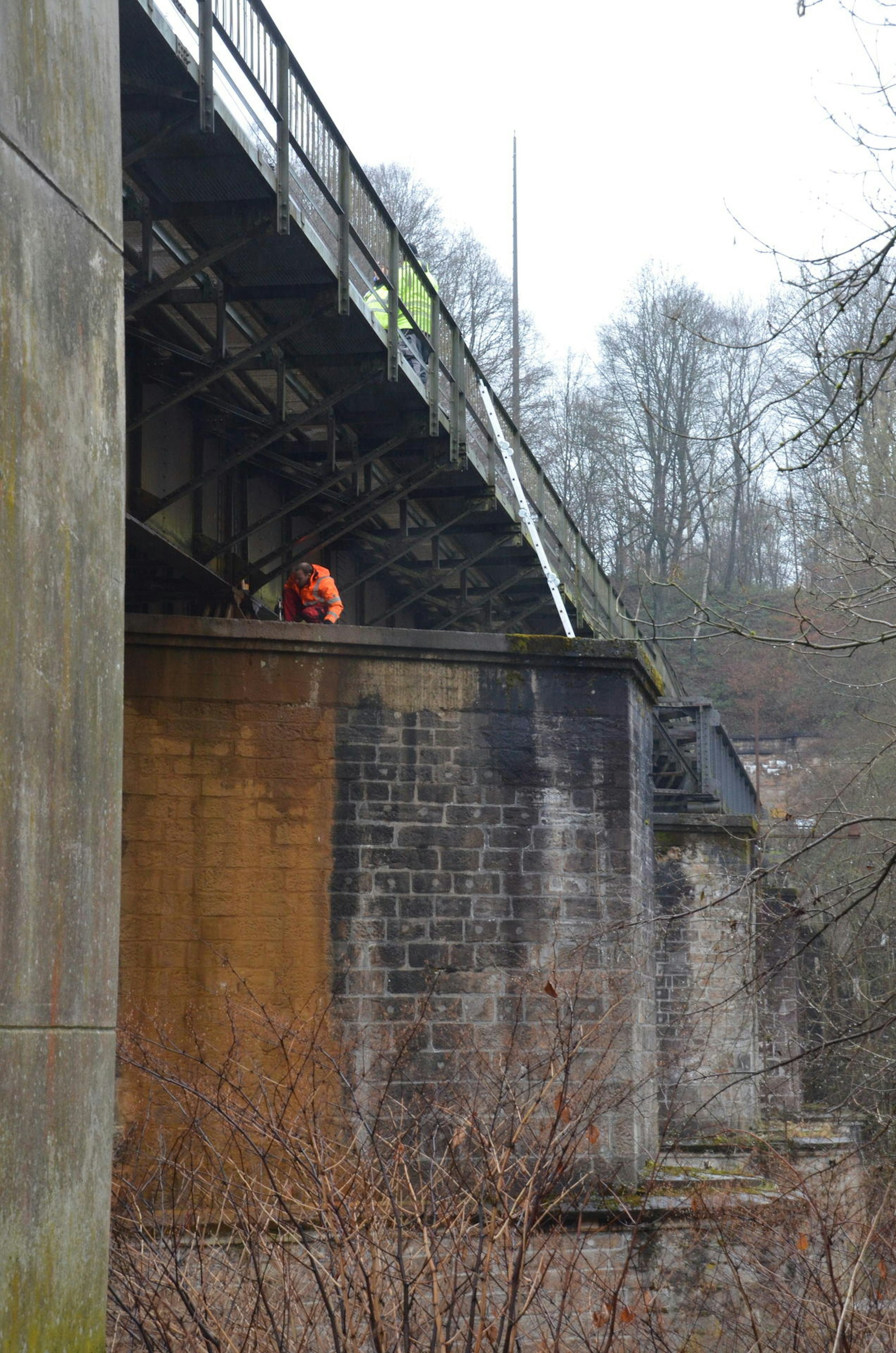 Schwere Schäden, weist unter anderem die Brücke zwischen Rosbach und Mauel auf, die vor Jahren gründlich vermessen wurde.