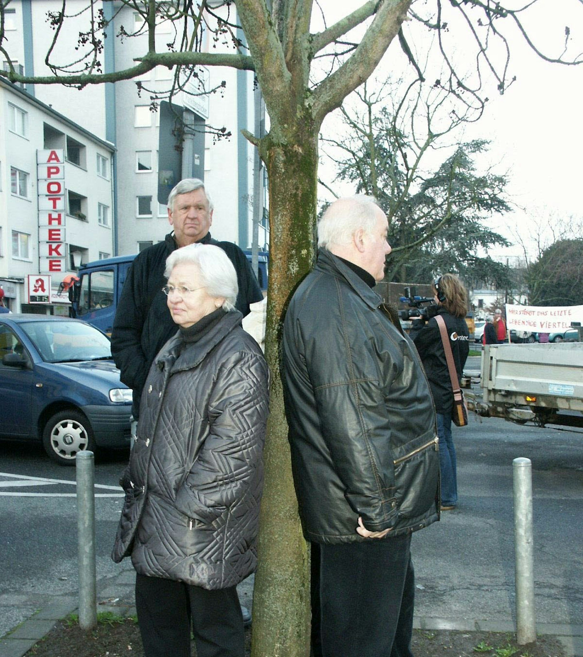 2006 wurde die Tiefgarage für den Maternusplatz gebaut, Bürger protestierten gegen Baumfällungen.