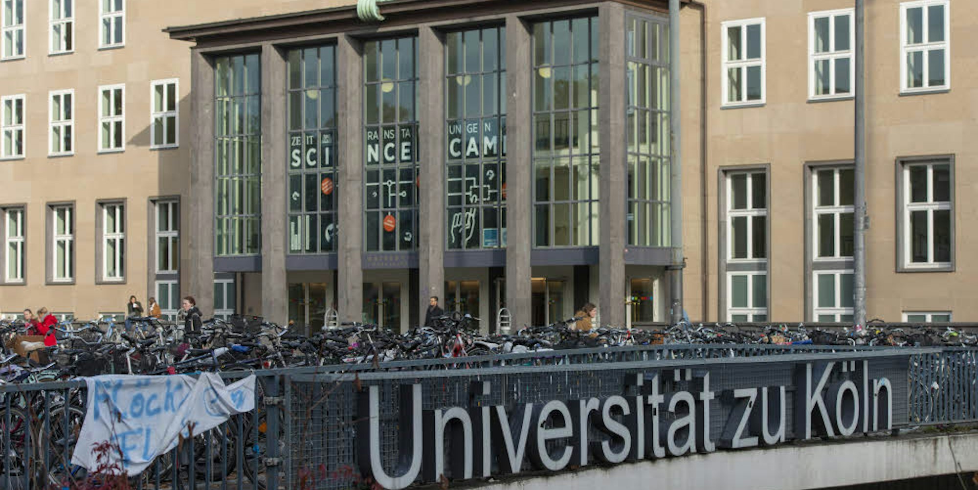 Die Kölner Universitätsstiftung unterstützt Studenten in der Corona-Krise. (Symbolbild)