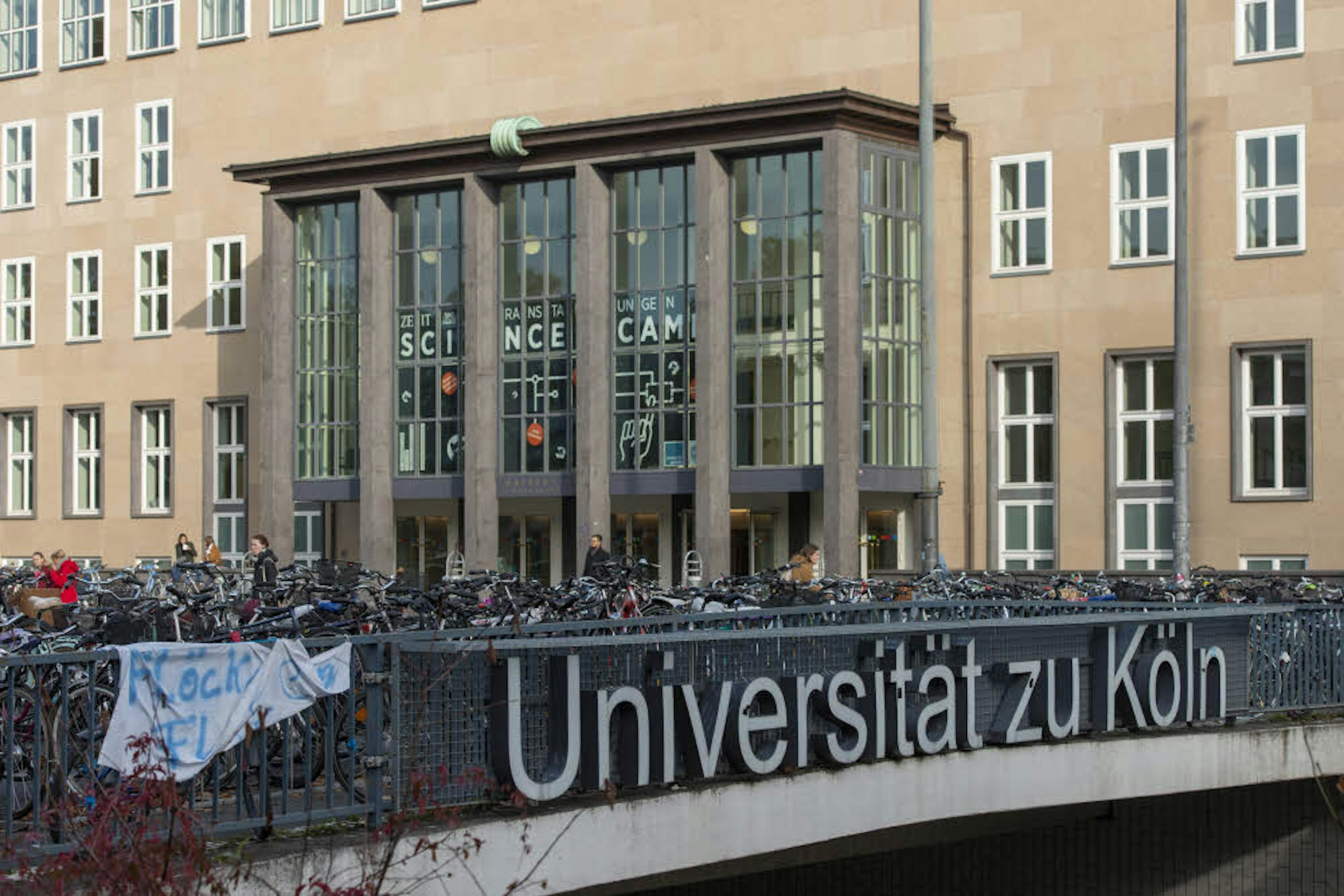 Die Kölner Universitätsstiftung unterstützt Studenten in der Corona-Krise. (Symbolbild)