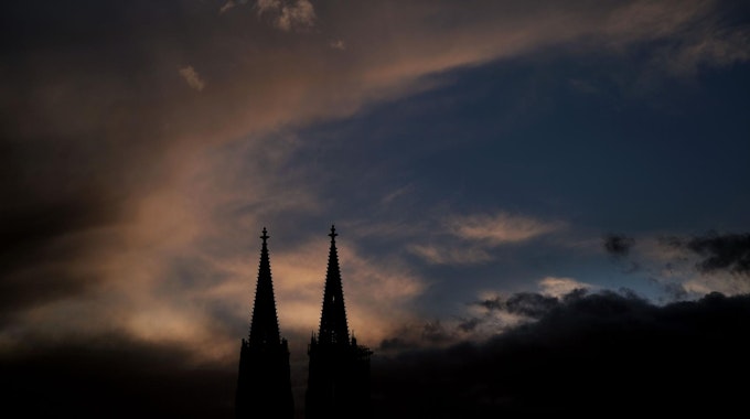 Dunkle Wolken über Köln