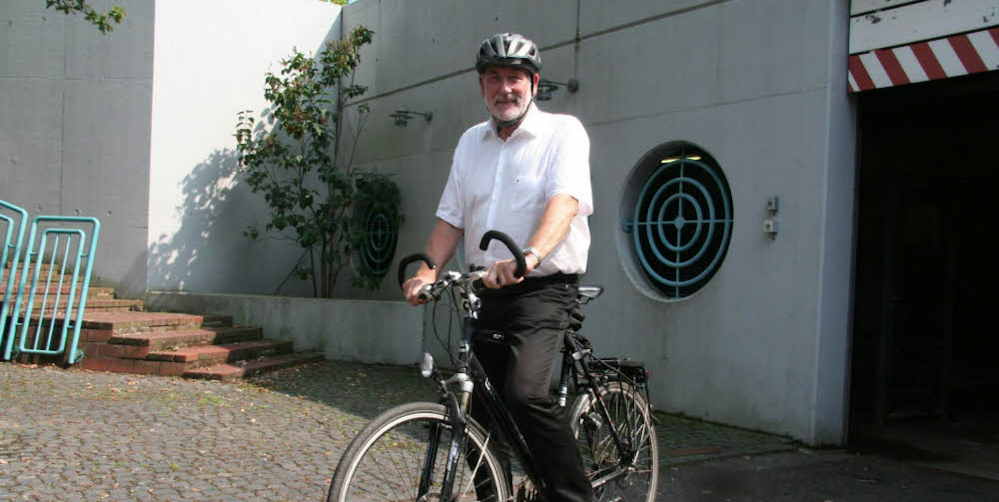 Walther Boecker führte in Hürth Dienstfahrten mit dem Fahrrad ein. (Archivfoto)