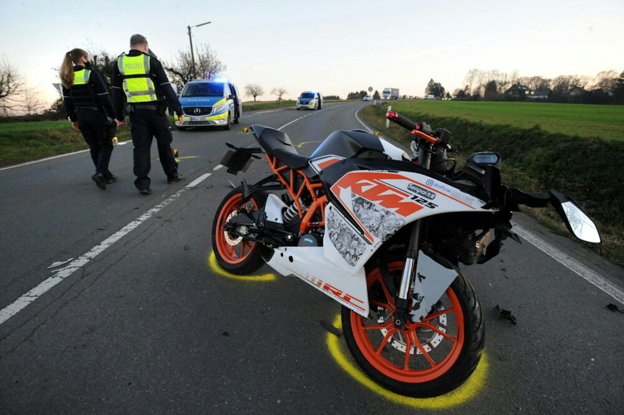 Die Zahl der verunglückten Motorrad-Fahrer nahm 2020 im Kreisgebiet um 20 Prozent zu. Bei diesem Unfall in Kuhle zwischen Hilgen und Witzhelden wurde ein 16-jähriger KTM-Fahrer schwer verletzt.