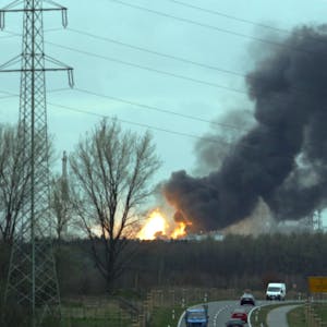 Eine gewaltige Gas-Verpuffung bei Ineos in Worringen löste 2008 den größten Feierwehreinsatz seit 1945 aus.