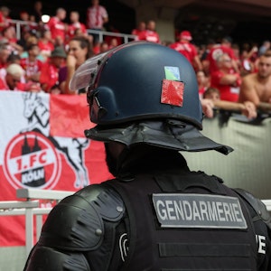 Polizei in Nizza Stadion