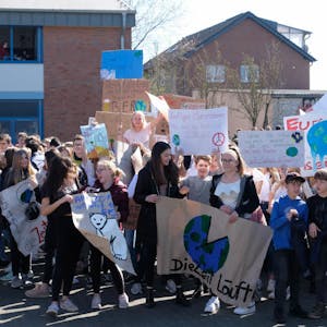 Etwa 800 Schüler demonstrierten am vergangenen Freitag in Weilerswist für eine bessere Zukunft. Am kommenden Freitag soll es auch eine Demo in Zülpich geben.