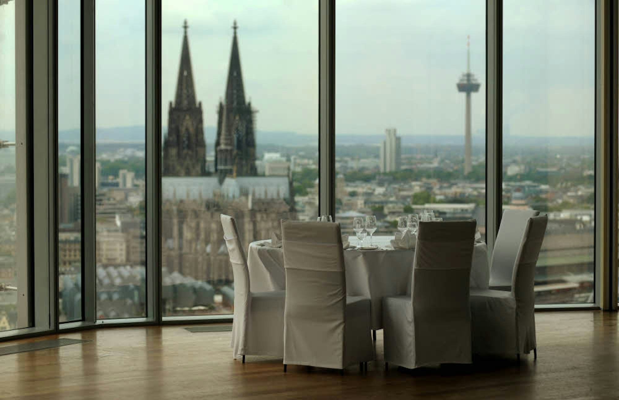 28. Etage: Das Restaurant „Köln-Sky“ im LVR-Turm.
