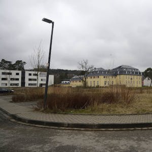 Auf dieser Fläche in Venauen sollen Wohnungen entstehen.