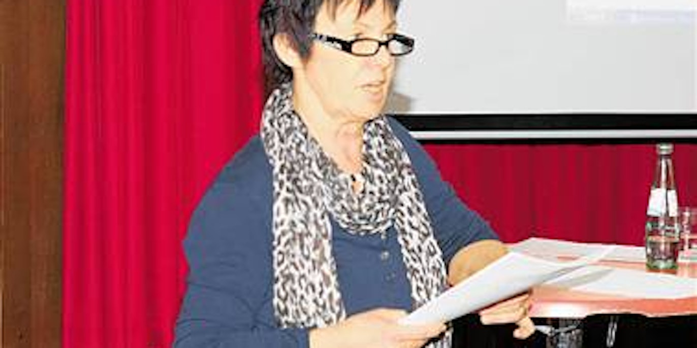 Karin Trieschnigg stellte in ihrem Vortrag den Menschen Dr. Johannes Möden vor, bekannt als Hexenkommissar von Münstereifel. (Bild: Grömping)