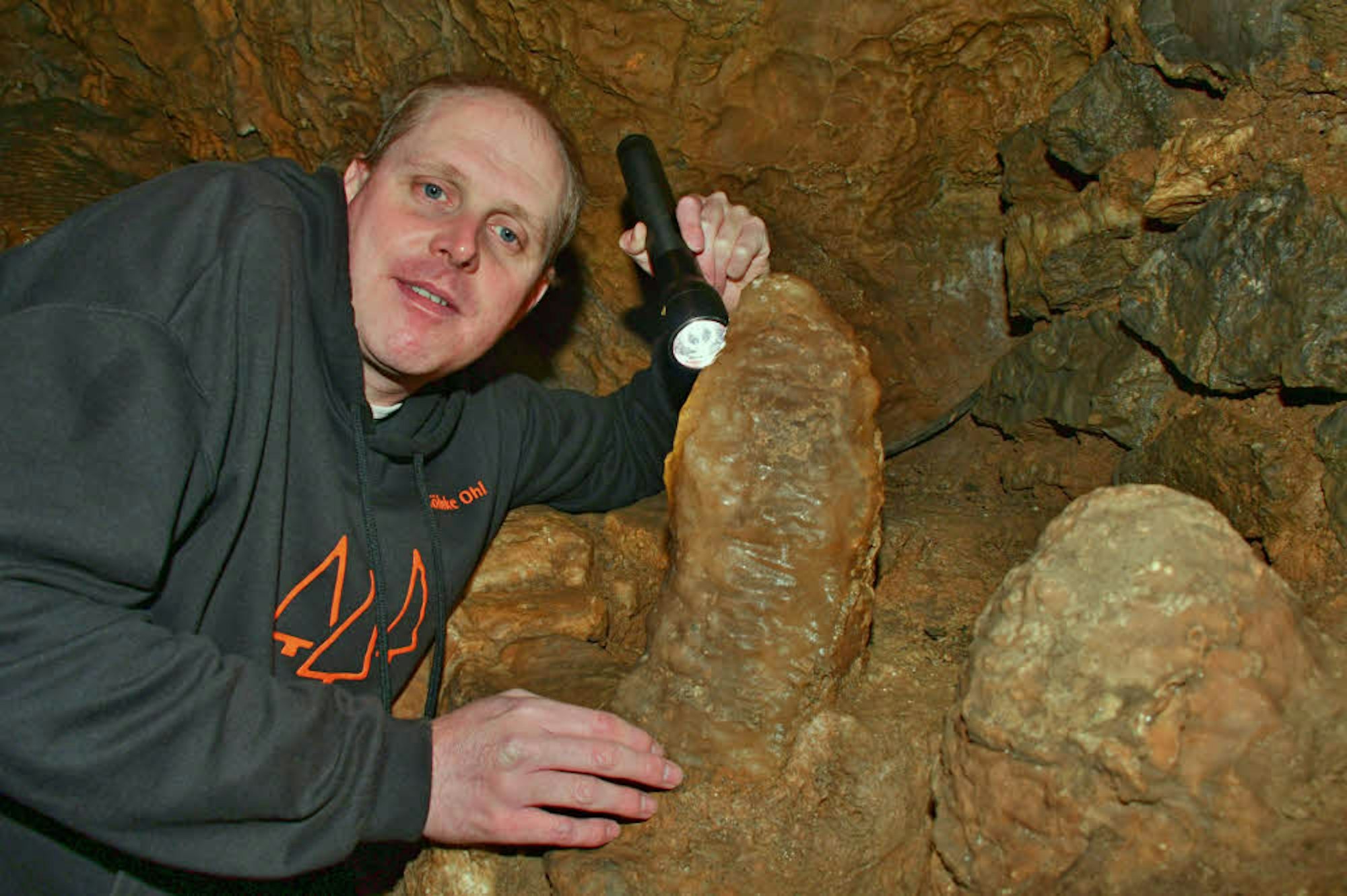 Söhnke Ohl führt Besucher seit vielen Jahren durch die Wiehler Tropfsteinhöhle.