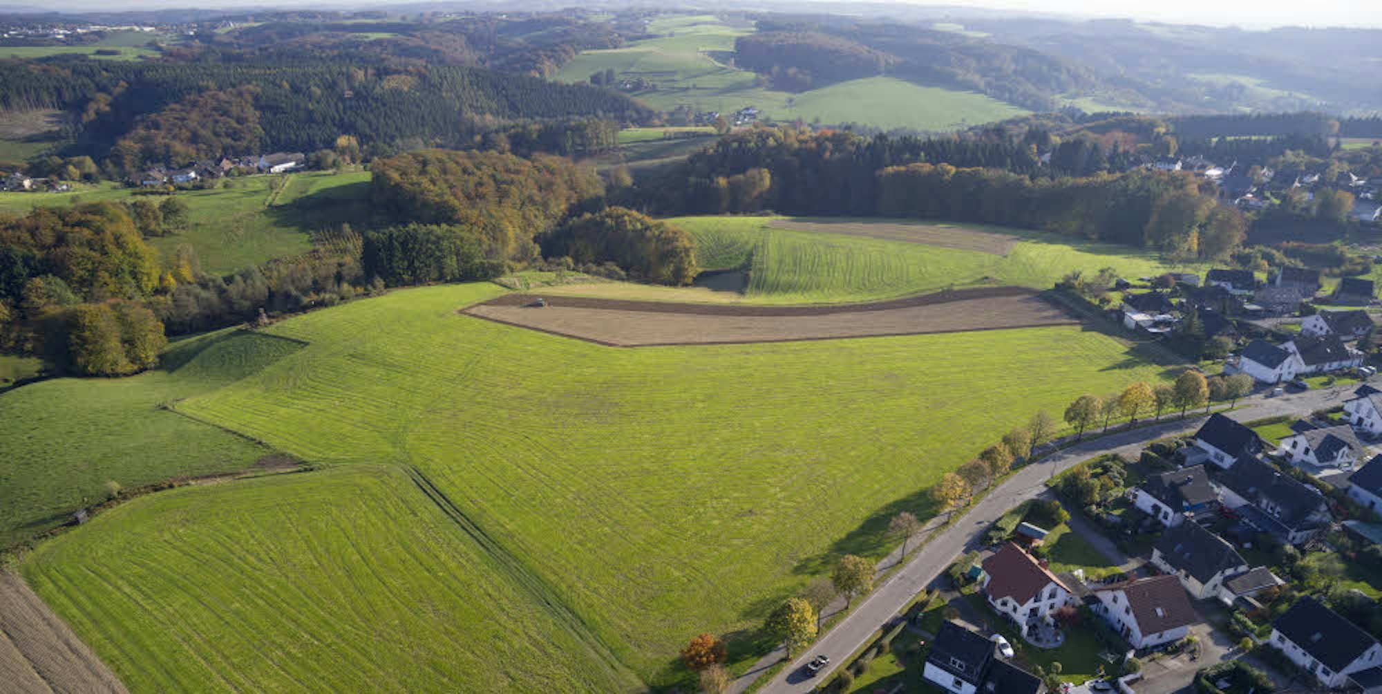Ein Teil dieser Wiese in Odenthal, im rechten Bereich, soll bebaut werden.