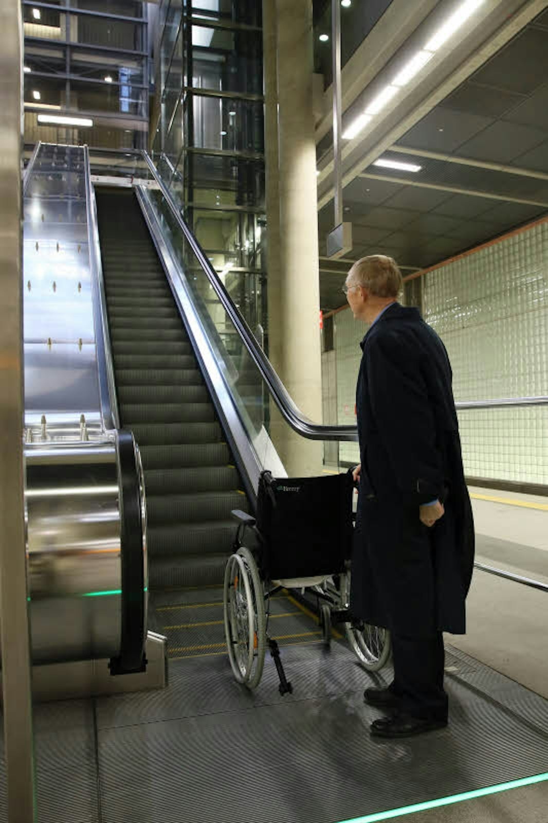 An der Station Heumarkt funktioniert keine der Rolltreppen – ein großes Hindernis für Fox.