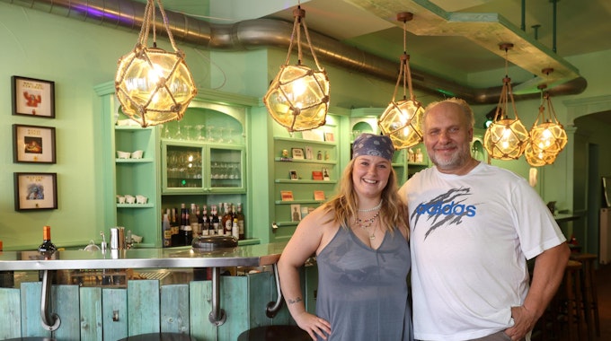 Tammy und Frank Hohmann in der frisch renovierten „Franky's Bar“.