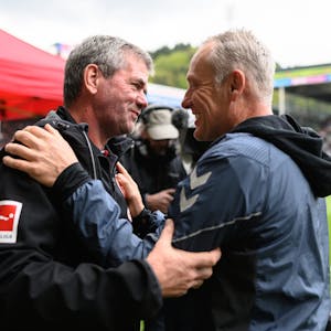 Zwei, die sich schätzen und mögen: FC-Coach Friedhelm Funkel (l.) und sein Freiburger Kollege Christian Streich