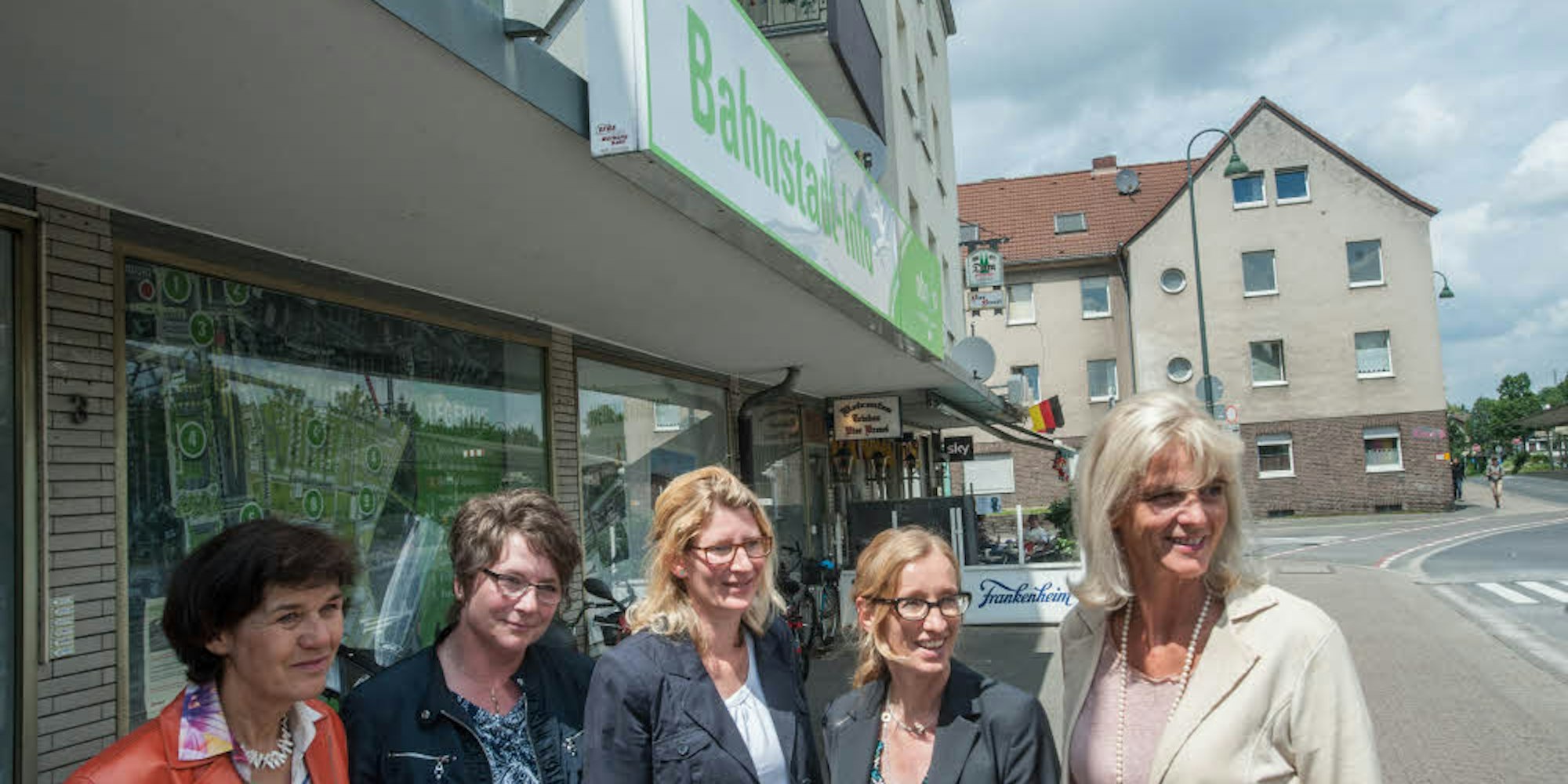 Alle unter einem Dach (v.l.): Vera Rottes, Petra Cremer, Silke de Roode, Ursula Mölders und Andrea Deppe