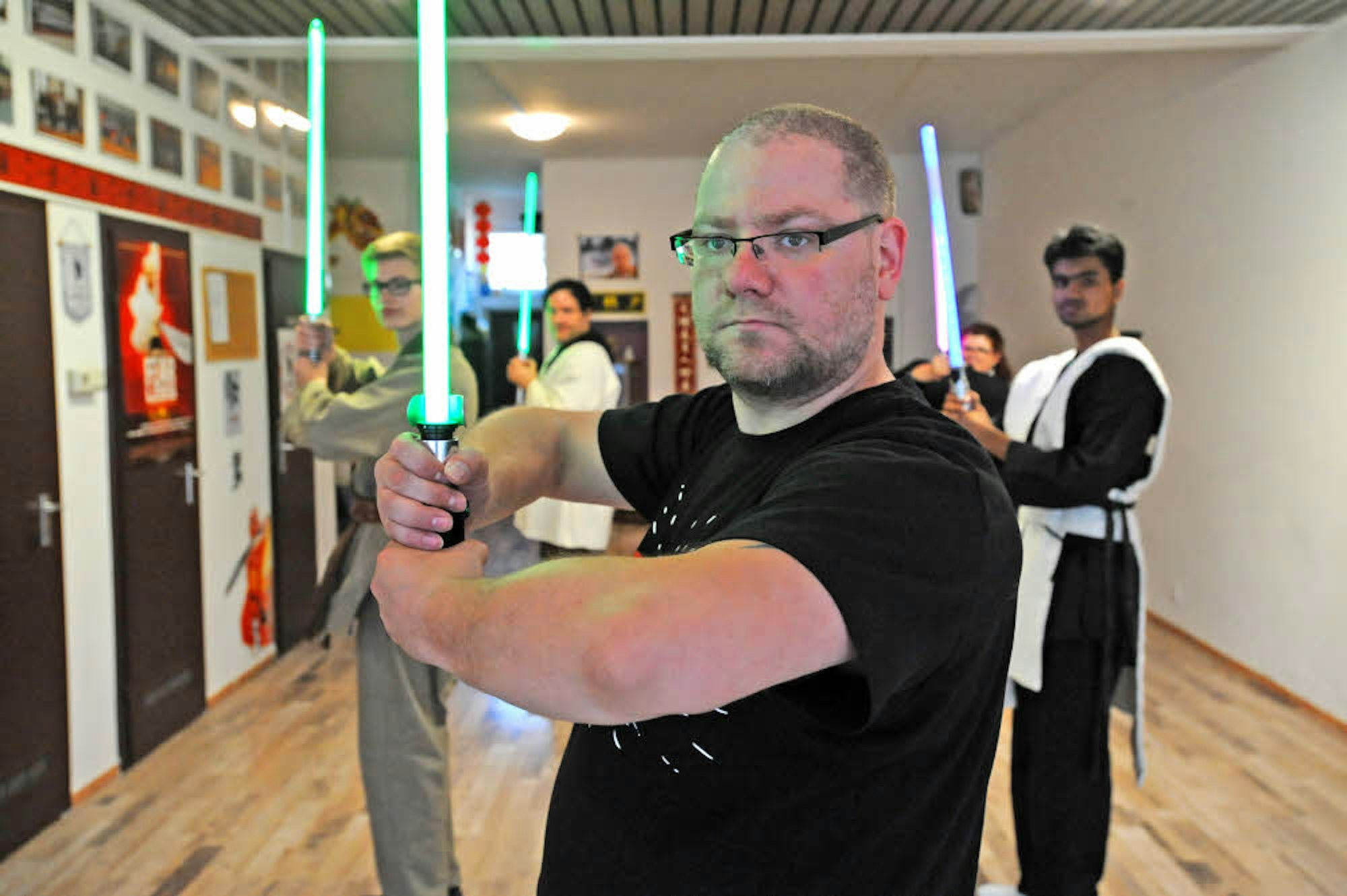 Martin Müller unterrichtet seit drei Jahren den Lichtschwertkampf.