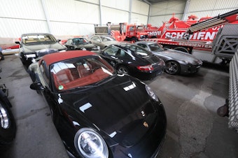 Im März diesen Jahres wurde eine Reihe Luxus-Autos beschlagnahmt. Unter anderem auch ein Porsche.
