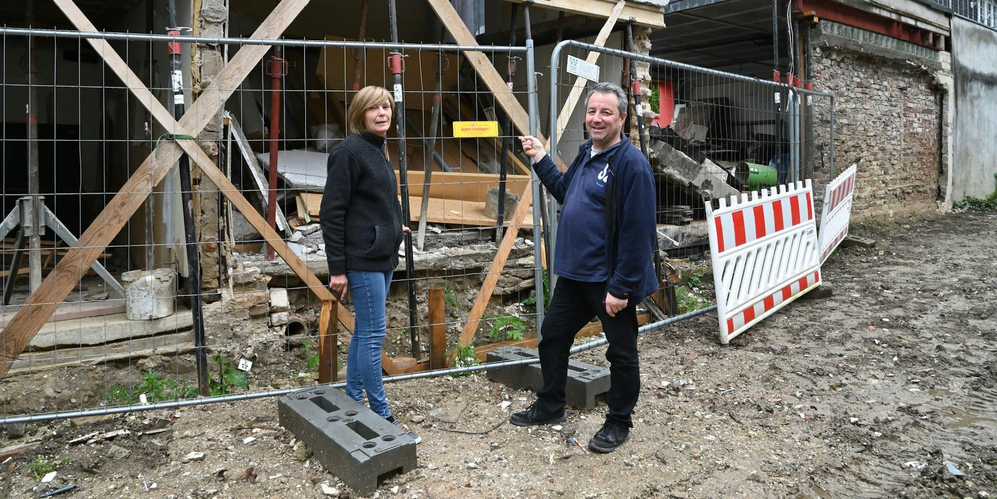 Das Haus von Marianne Kappes und Stefan Müller an der Odenthaler Straße ist zur Hälfte zerstört. Sie hoffen nun, nachträglich noch Unterstützung aus dem Spendenfonds zu erhalten.