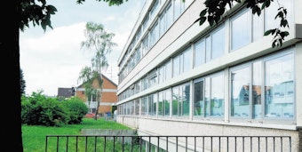 Vorübergehend wird das Friesheimer Schulgebäude vom örtlichen Kindergarten genutzt, der seinerseits saniert wird.