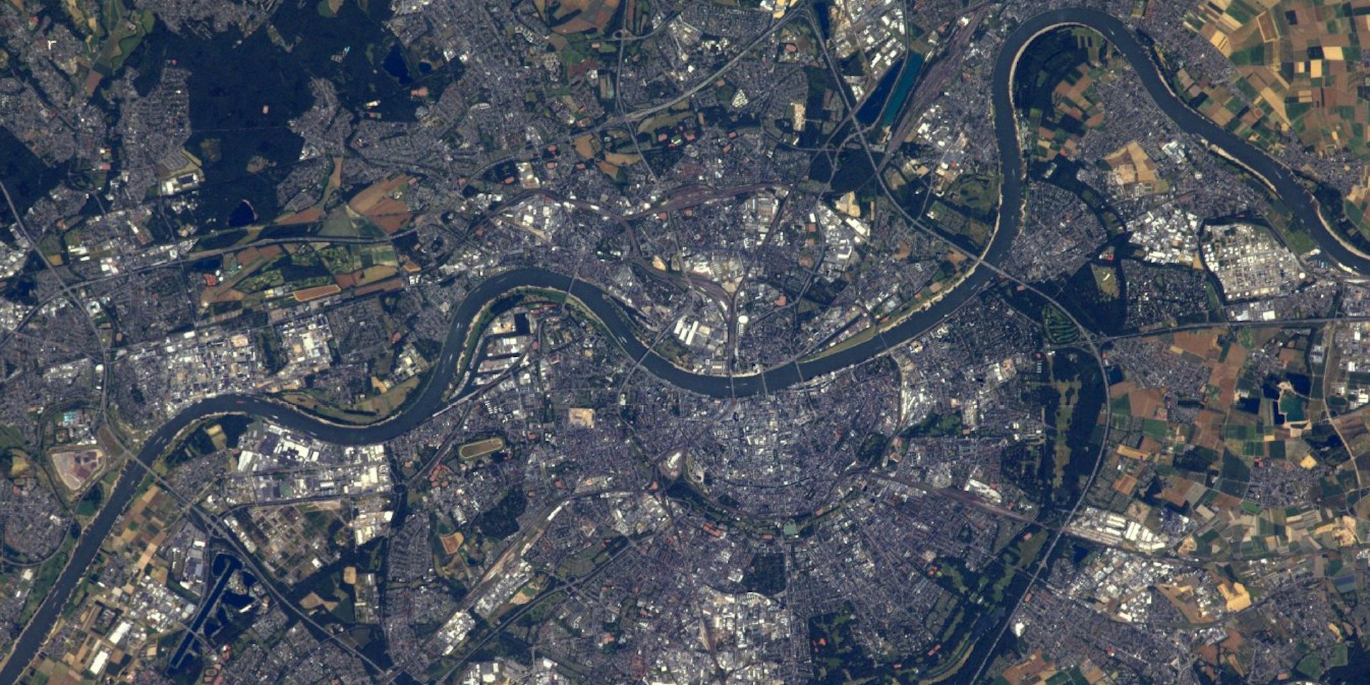 Der Astronaut Alexander Gerst hat ein Foto vom wolkenlosen Köln zur Erde geschickt.