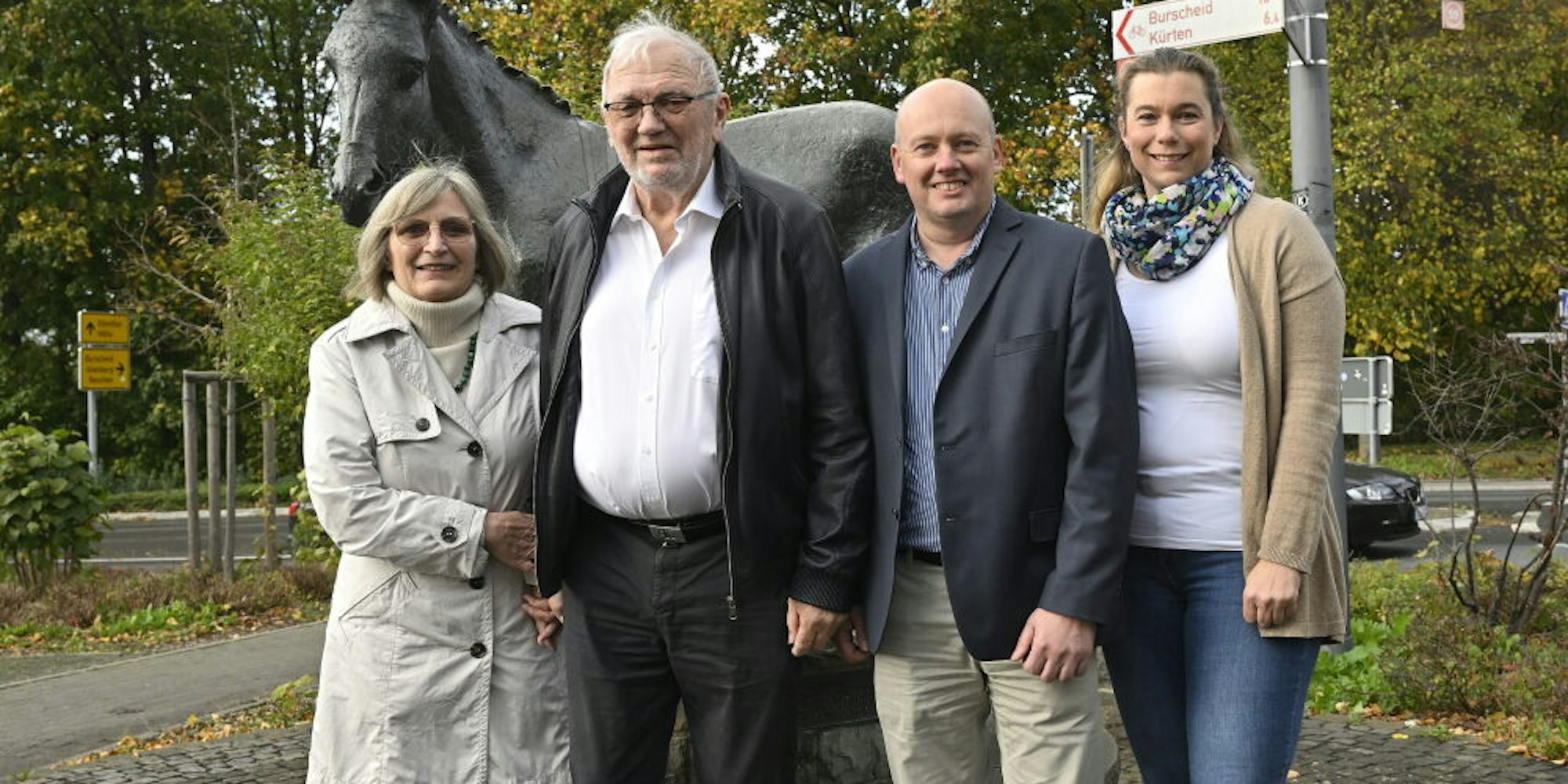 Peter Kalthoff (2.v.l.) mit dem Stiftungsvorstand Dörte Kalthoff (l.), Marc Beer (2.v.r.) und Nicole Kalthoff (r.).