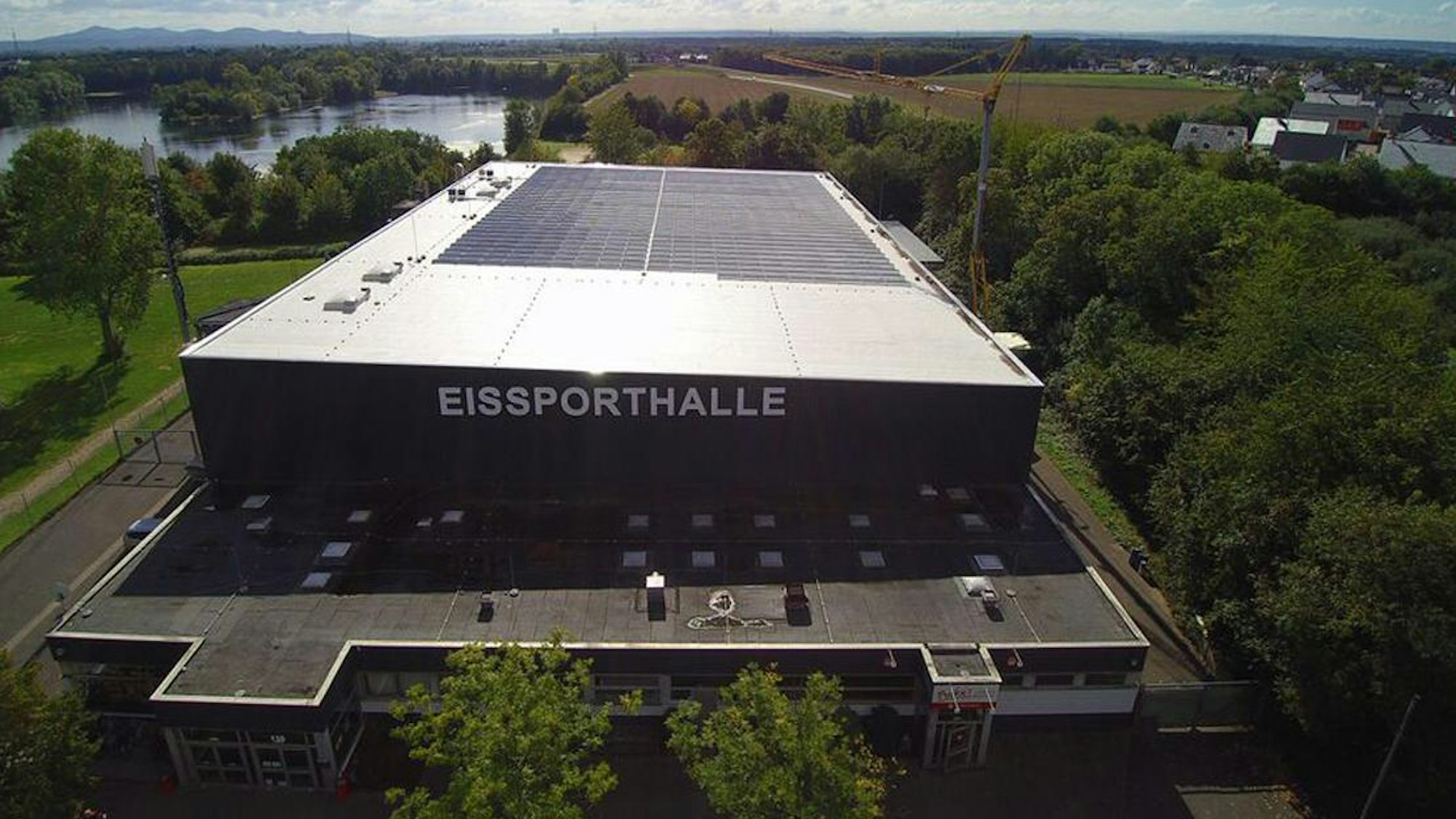Eissporthalle in Troisdorf von außen aus der Luft